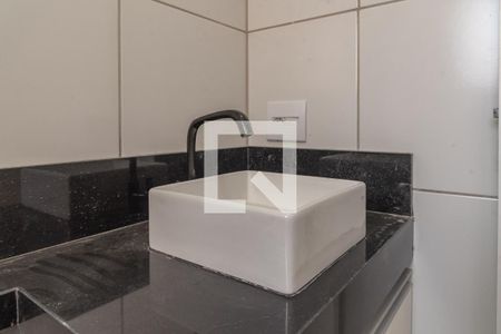 Banheiro de apartamento à venda com 2 quartos, 49m² em Jardim Samambaia, Campinas