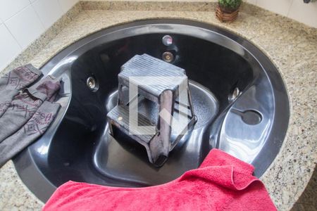 Apartamento à venda com 226m², 4 quartos e 3 vagasBanheira