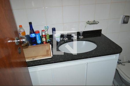 Casa à venda com 175m², 4 quartos e 2 vagasBanheiro da Suíte 1