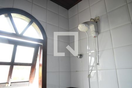 Casa para alugar com 337m², 4 quartos e 2 vagasBanheiro Social