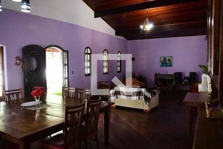 Sala de casa para alugar com 4 quartos, 337m² em Jardim Pioneira, Cotia