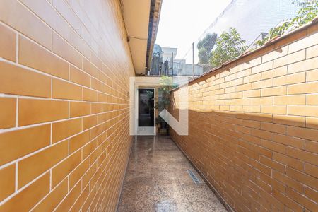 Casa à venda com 133m², 2 quartos e 2 vagas Casa à venda com 133m², 2 quartos e 2 vagasCorredor externo
