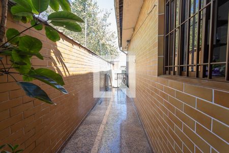 Casa à venda com 133m², 2 quartos e 2 vagas Casa à venda com 133m², 2 quartos e 2 vagasCorredor externo