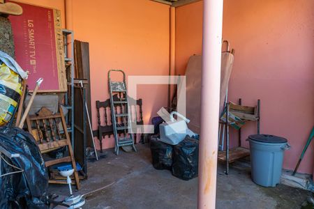 Casa à venda com 120m², 2 quartos e 1 vagaFundos