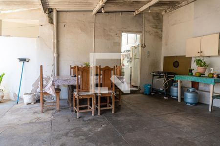 Casa à venda com 120m², 2 quartos e 1 vagaQuintal