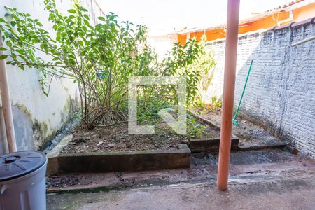 Casa à venda com 120m², 2 quartos e 1 vagaFundos