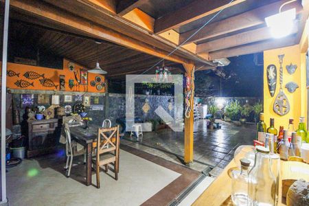 Casa à venda com 214m², 3 quartos e 2 vagas Casa à venda com 214m², 3 quartos e 2 vagasQuintal