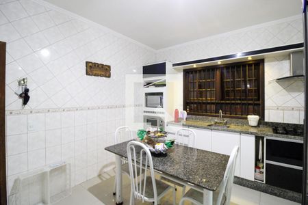 Casa à venda com 214m², 3 quartos e 2 vagas Casa à venda com 214m², 3 quartos e 2 vagasCozinha