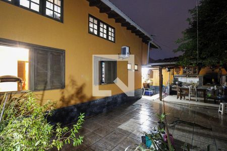Casa à venda com 214m², 3 quartos e 2 vagas Casa à venda com 214m², 3 quartos e 2 vagasQuintal
