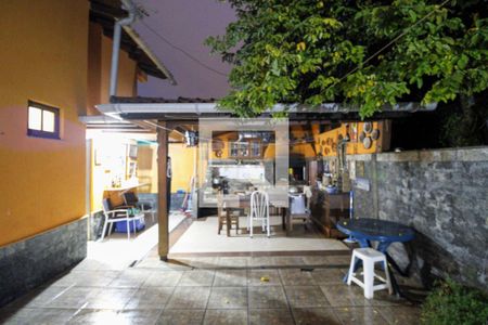 Casa à venda com 214m², 3 quartos e 2 vagas Casa à venda com 214m², 3 quartos e 2 vagasQuintal