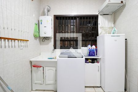 Casa à venda com 214m², 3 quartos e 2 vagas Casa à venda com 214m², 3 quartos e 2 vagasÁrea de Serviço