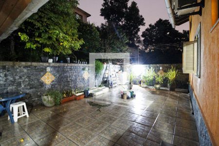 Casa à venda com 214m², 3 quartos e 2 vagas Casa à venda com 214m², 3 quartos e 2 vagasQuintal