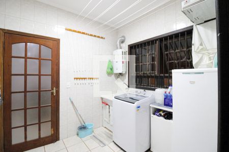 Casa à venda com 214m², 3 quartos e 2 vagas Casa à venda com 214m², 3 quartos e 2 vagasÁrea de Serviço