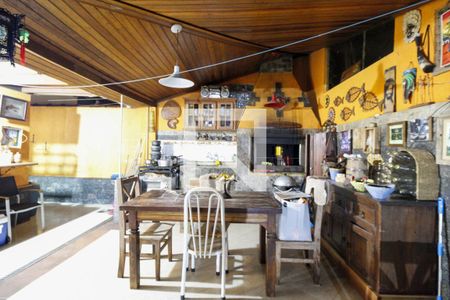 Casa à venda com 214m², 3 quartos e 2 vagas Casa à venda com 214m², 3 quartos e 2 vagasQuintal