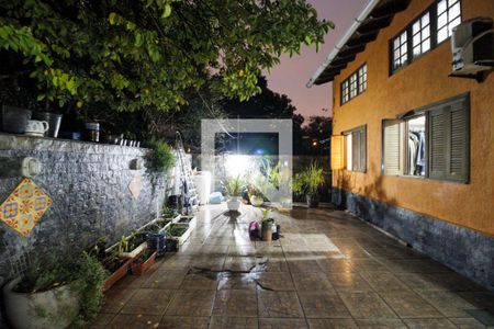 Casa à venda com 214m², 3 quartos e 2 vagas Casa à venda com 214m², 3 quartos e 2 vagasQuintal