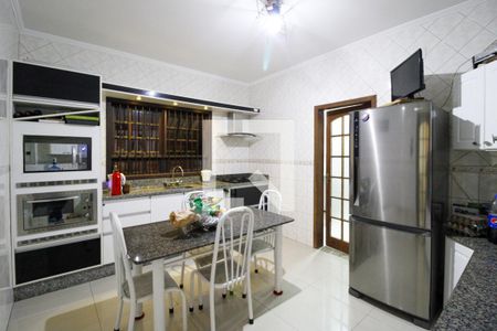 Casa à venda com 214m², 3 quartos e 2 vagas Casa à venda com 214m², 3 quartos e 2 vagasCozinha