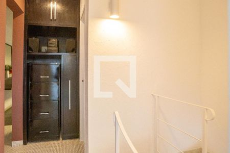 Escada de casa para alugar com 3 quartos, 134m² em Bela Aliança, São Paulo