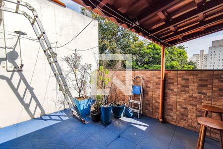 Casa à venda com 150m², 2 quartos e 2 vagas Casa à venda com 150m², 2 quartos e 2 vagasTerraço