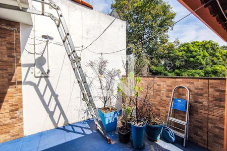 Casa à venda com 150m², 2 quartos e 2 vagas Casa à venda com 150m², 2 quartos e 2 vagasTerraço