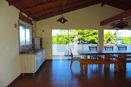 Sala de Estar de casa para alugar com 5 quartos, 240m² em Itaguaçu, Florianópolis
