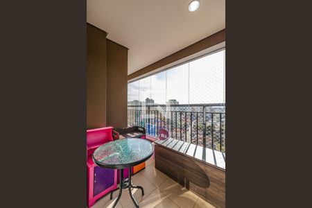 Varanda de apartamento para alugar com 3 quartos, 76m² em Jardim Tupanci, Barueri