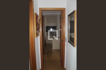 Apartamento à venda com 111m², 3 quartos e 3 vagasCorredor de acesso aos quartos