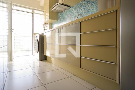 Apartamento para alugar com 90m², 3 quartos e 2 vagas Apartamento para alugar com 90m², 3 quartos e 2 vagasCozinha e Área de Serviço