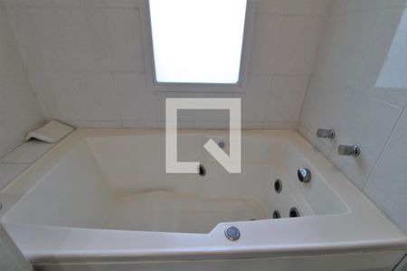 Apartamento à venda com 170m², 4 quartos e 3 vagasBanheira da suíte 1