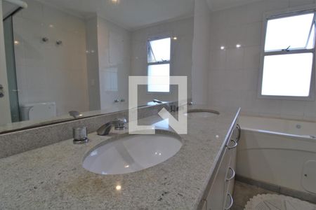 Apartamento à venda com 170m², 4 quartos e 3 vagasPia banhero da suíte 1