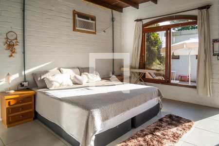 Casa à venda com 225m², 3 quartos e 8 vagasSuíte