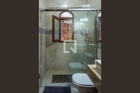 Casa à venda com 225m², 3 quartos e 8 vagasBanheiro Corredor