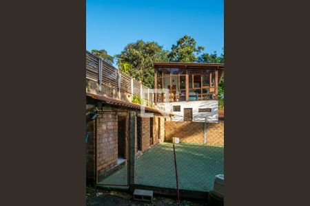 Casa à venda com 225m², 3 quartos e 8 vagasCanil