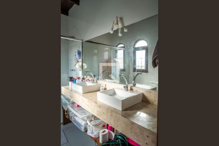 Casa à venda com 225m², 3 quartos e 8 vagasBanheiro da Suíte