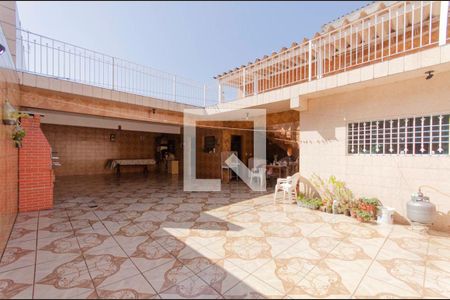 Casa à venda com 500m², 6 quartos e 8 vagas Casa à venda com 500m², 6 quartos e 8 vagasQuintal