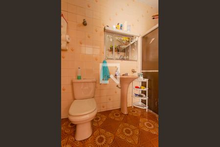 Casa à venda com 500m², 6 quartos e 8 vagas Casa à venda com 500m², 6 quartos e 8 vagasBanheiro de Serviço