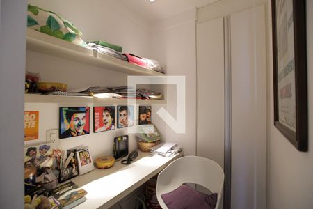 Apartamento à venda com 123m², 2 quartos e 3 vagas Apartamento à venda com 123m², 2 quartos e 3 vagasEscritório