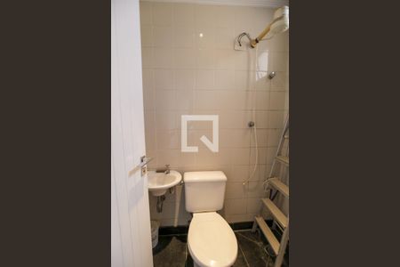 Apartamento à venda com 123m², 2 quartos e 3 vagas Apartamento à venda com 123m², 2 quartos e 3 vagasBanheiro de Serviço