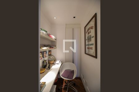 Apartamento à venda com 123m², 2 quartos e 3 vagas Apartamento à venda com 123m², 2 quartos e 3 vagasEscritório