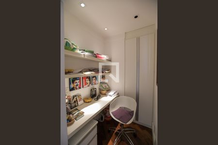 Apartamento à venda com 123m², 2 quartos e 3 vagas Apartamento à venda com 123m², 2 quartos e 3 vagasEscritório