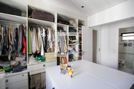 Apartamento à venda com 123m², 2 quartos e 3 vagas Apartamento à venda com 123m², 2 quartos e 3 vagasCloset