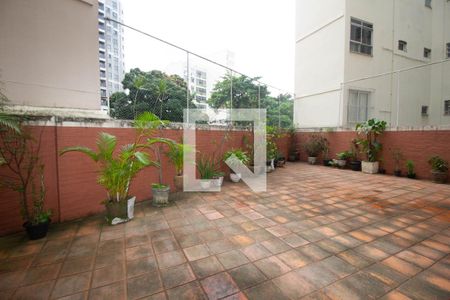 Apartamento para alugar com 100m², 2 quartos e 1 vaga Apartamento para alugar com 100m², 2 quartos e 1 vagaSalão de Festas