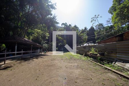 Casa à venda com 900m², 1 quarto e sem vagaQuintal