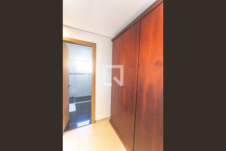 Casa à venda com 360m², 4 quartos e 4 vagasCloset suíte 2