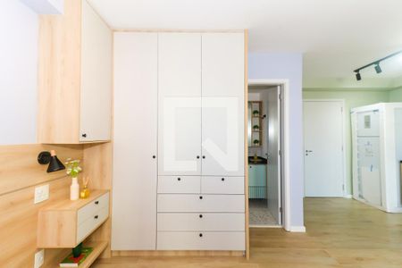 Studio para alugar com 35m², 1 quarto e 1 vaga Studio para alugar com 35m², 1 quarto e 1 vagaQuarto Armários