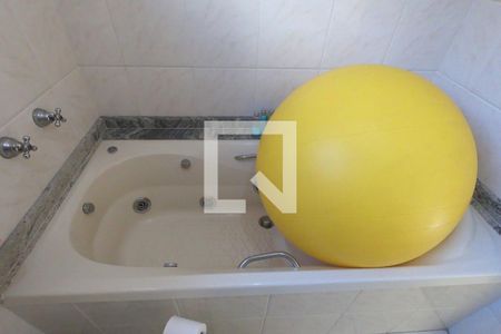 Casa à venda com 200m², 3 quartos e 2 vagasBanheiro da Suíte 1