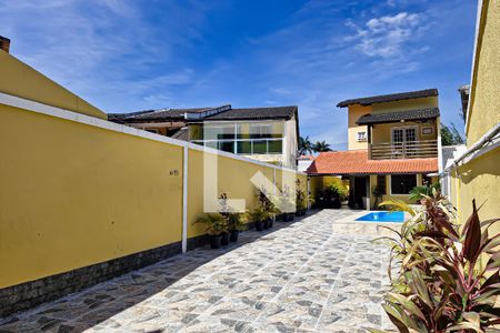 Casa à venda com 184m², 4 quartos e 6 vagas Casa à venda com 184m², 4 quartos e 6 vagasPiscina