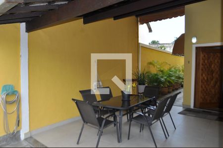 Casa à venda com 184m², 4 quartos e 6 vagasVaranda