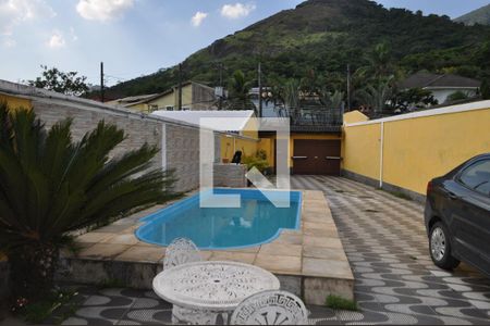 Casa à venda com 184m², 4 quartos e 6 vagasPiscina