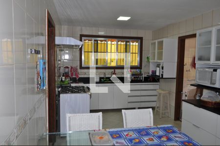 Casa à venda com 184m², 4 quartos e 6 vagasCozinha - Armários