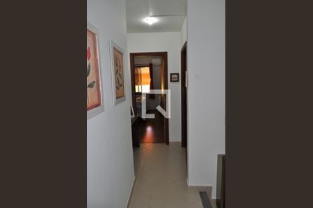 Casa à venda com 184m², 4 quartos e 6 vagasCorredor